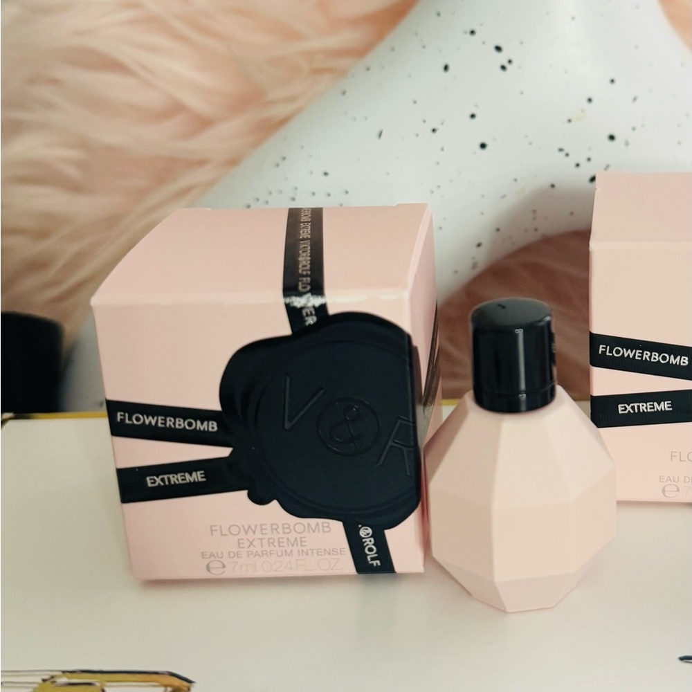 Viktor & Rolf Flowerbomb Extreme Bottle in Pale Pink with Black Accent